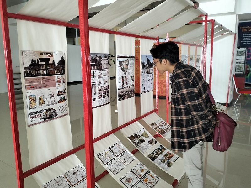 HIMATA HAJAR ASWAD USUNG SPIRIT LITERASI DALAM EVENT ARRIVAL 4.0