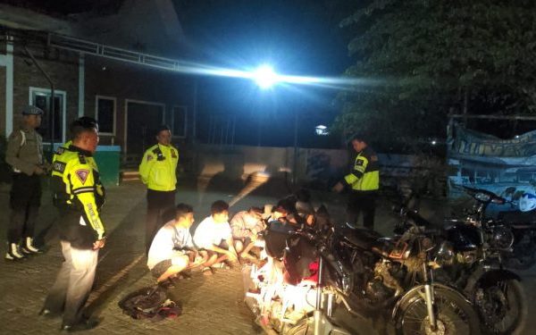 560-Polsek Kepanjen cegah balap liar POLRES MALANG RESPON CEPAT ADUAN MASYARAKAT SOAL BALAP LIAR DI KEPANJEN