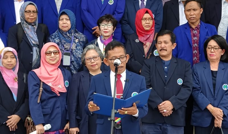 SERUAN CIVITAS AKADEMIKA UNIVERSITAS NEGERI MALANG KEPADA PRESIDEN JOKO WIDODO UNTUK MENJAGA CITA-CITA PROKLAMASI DAN REFORMASI