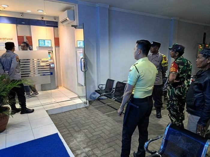 JAGA KAMTIBMAS JELANG PEMILU, POLRES MALANG DAN KODIM 0818 MALANG-BATU GELAR PATROLI GABUNGAN