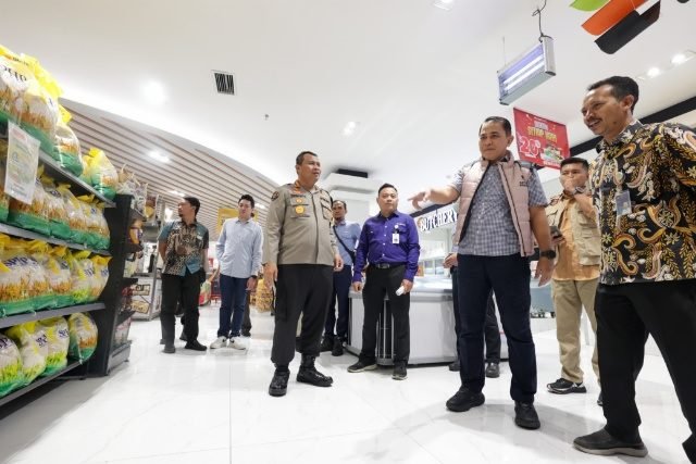 PASTIKAN STOK AMAN, SATGAS PANGAN POLRI CEK HARGA POKOK DI JATIM