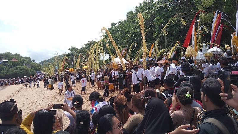 SAMBUT NYEPI, UMAT HINDU GELAR RITUAL RITUAL JALANIDHI PUJA DI PANTAI BALEKAMBANG