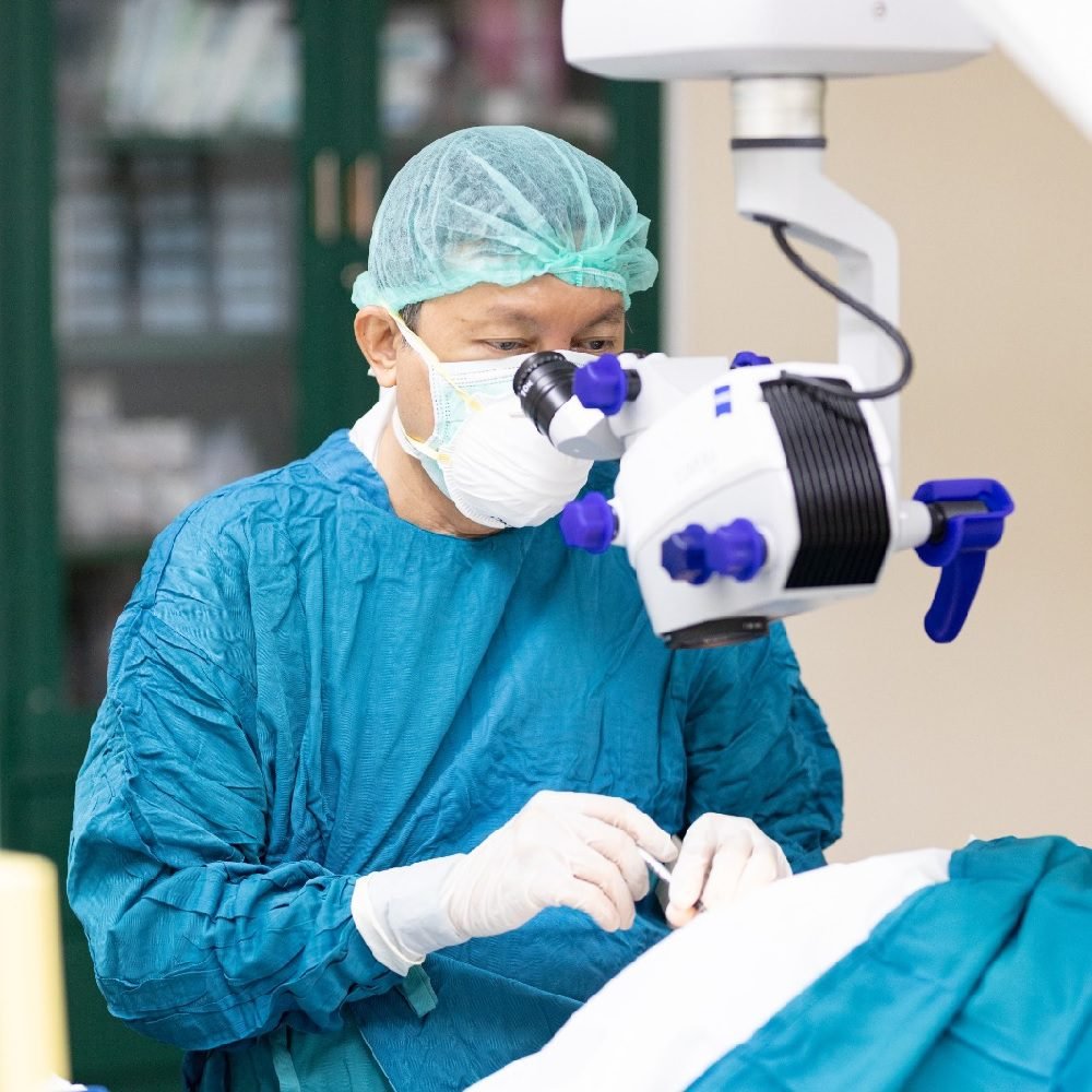 TEKNIK OPERASI KATARAK MODERN DENGAN FAKOEMULSIFIKASI DI RS HERMINA TANGKUBANPRAHU MALANG