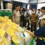 INSPEKSI PASAR, SATGAS PANGAN POLRI PASTIKAN STOK DAN HARGA BAPOKTING DI JATIM AMAN