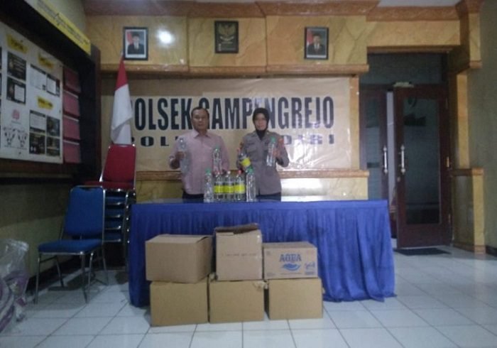 1946-Polsek Gampingrejo Kediri amankan barang bukti miras POLSEK GAMPENGREJO BERHASIL AMANKAN PULUHAN BOTOL MIRAS DI KEDIRI