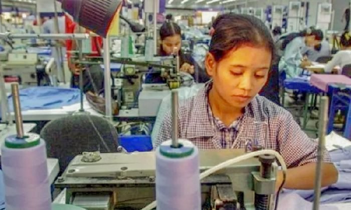 DISNAKERTRANS JATIM BUKA POSKO PENGADUAN PELAYANAN THR LANGSUNG DAN ONLINE