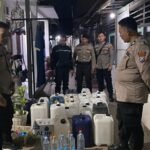 OPERASI PEKAT SEMERU 2024, POLRES SITUBONDO AMANKAN PULUHAN JERIGEN ISI ARAK