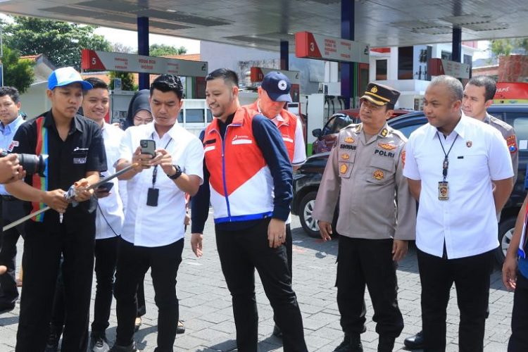 TIM GABUNGAN POLDA JATIM SIDAK SPBU, PASTIKAN BBM AMAN JELANG LEBARAN