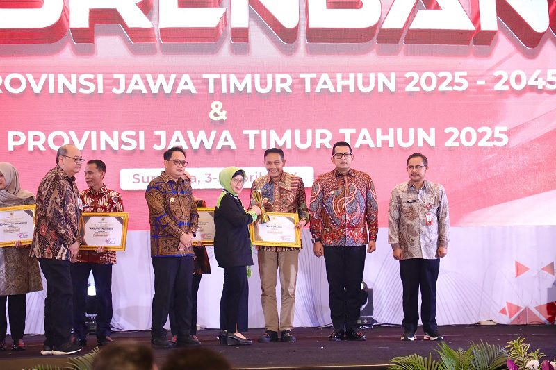 1992-Penyerahan PPD ke Pj Wali Kota Malang PRESTASI MENINGKAT, KOTA MALANG RAIH PPD TERBAIK PERTAMA TINGKAT JAWA TIMUR