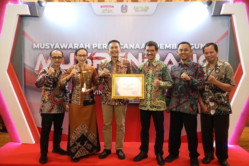 Wahyu Hidayat bersama pejabat Pemkot Malang usai menerima PPD