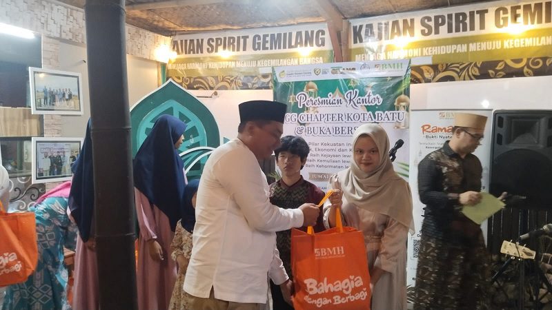 EKONOMI BANGKIT, DEMOKRASI IKUT TEGAK