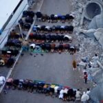 WARGA GAZA RAYAKAN IDUL FITRI DENGAN KEPILUAN