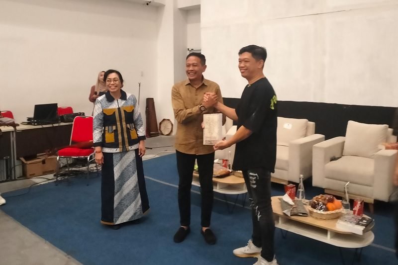 BUKU SATU ABAD STADION GAJAYANA DAN SPEKTRUM ANAK-ANAK KOTA MALANG RESMI DIRILIS