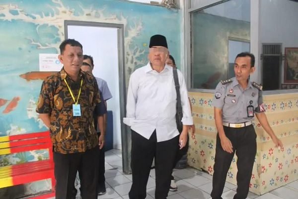 MANTAN BUPATI MALANG RENDRA KRESNA DAPAT PEMBEBASAN BERSYARAT