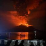 GUNUNGAPI RUANG NAIK LEVEL AWAS, 828 WARGA DIEVAKUASI