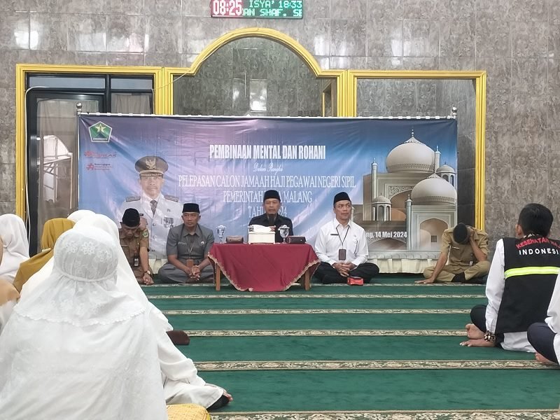 PJ WALI KOTA MALANG LEPAS 35 CALON JEMAAH HAJI ASN PEMKOT MALANG