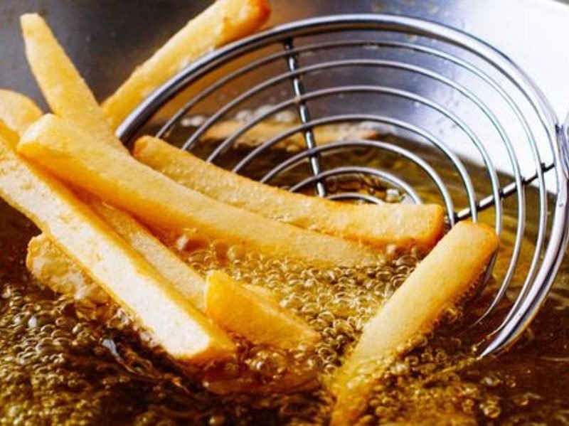 HATI-HATI KOLESTEROL! INI TEKNIK DEEP FRYING YANG LEBIH SEHAT