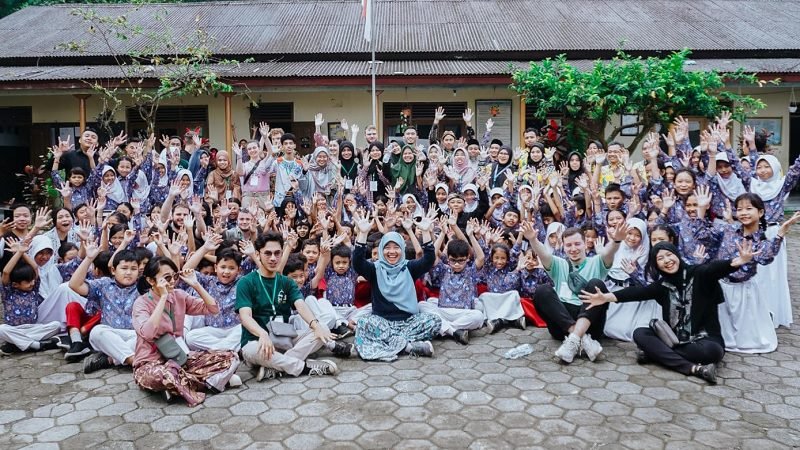 UIN GUS DUR KENALKAN PRAKTIK MODERASI BERAGAMA DAN PERTANIAN LOKAL LINGGOASRI KE MAHASISWA ASING