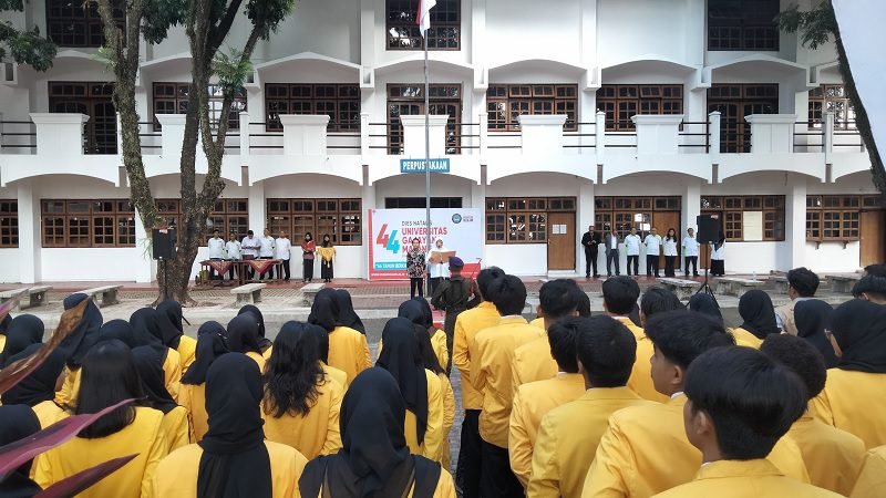 UPACARA PERINGATAN HARI KEBANGKITAN NASIONAL BERSAMAAN DENGAN DIES NATALIS KE-44 UNIGA