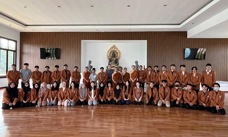 45 MAHASISWA UNIKAMA IKUTI STUDI MATKUL JATI DIRI KANJURUHAN DI VIHARA SAMAGGI VIRYA
