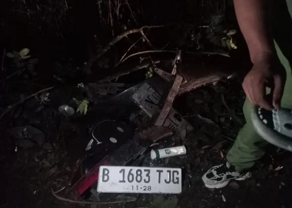 MOBIL MASUK JURANG DI TNBTS COBAN TRISULA PONCOKUSUMO, 4 MENINGGAL DUNIA