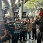 TOLAK RUU PENYIARAN, PULUHAN JURNALIS MALANG TURUN KE JALAN