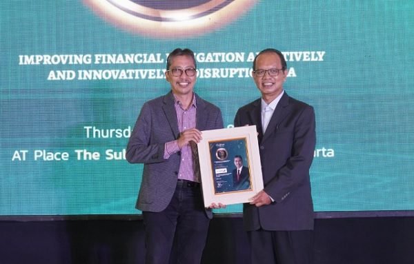 AKSELERASI PERTUMBUHAN BISNIS, BANK JATIM SABET DUA PENGHARGAAN