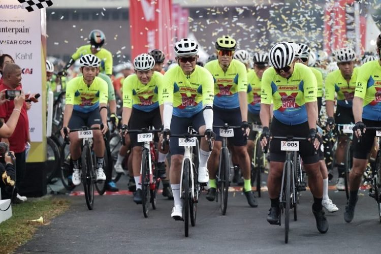 KAPOLDA JATIM BERSAMA RIBUAN PESEPEDA DARI 17 NEGARA IKUTI BROMO KOM X 2024