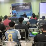 JOKO GETHUK BERI MATERI COACHING CLINIC METODE MELATIH DAN LATIHAN SEPAK BOLA