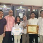 BANTU JEMAAH HAJI, MAHASISWA ITS KEMBANGKAN MECCA MATE