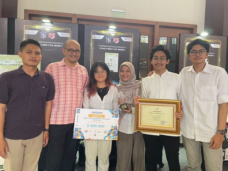 BANTU JEMAAH HAJI, MAHASISWA ITS KEMBANGKAN MECCA MATE