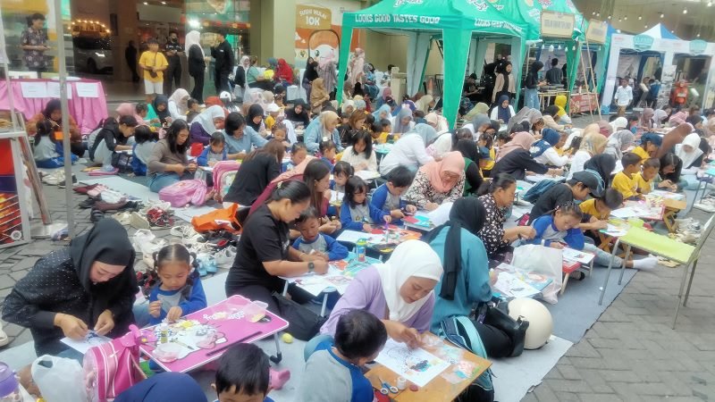 RATUSAN SISWA TK SE KOTA BATU RAMAIKAN LOMBA KOLASE DI LIPPO PLAZA BATU