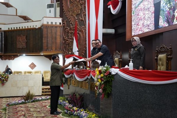 2268-Raperda Tembakau DPRD Jatim DPRD JATIM LANJUTKAN PEMBAHASAN RAPERDA HASIL INDUSTRI TEMBAKAU