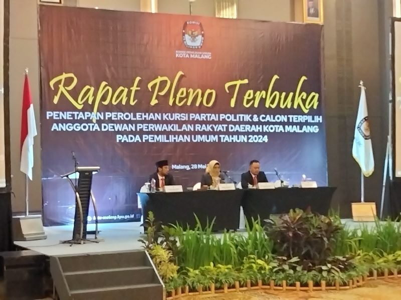 RAPAT PLENO, KPU KOTA MALANG TETAPKAN 45 ANGGOTA DPRD TERPILIH
