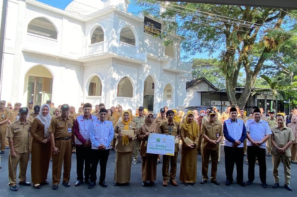 SALURKAN BANTUAN PENDIDIKAN, BAZNAS KOTA MALANG GANDENG DINAS PENDIDIKAN DAN KEBUDAYAAN