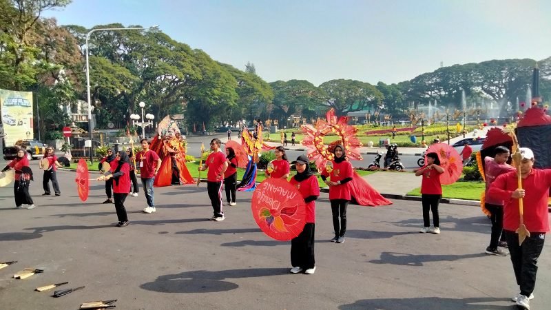 PERWAKILAN MALANG GLADI BERSIH PAWAI BUDAYA RAKERNAS APEKSI XVII BALIKPAPAN.