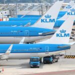 PRIA TAK DIKENAL TEWAS DALAM MESIN PESAWAT DI BANDARA AMSTERDAM