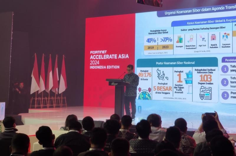 667-Wamenkominfo Nezar Patria WAMENKOMINFO AJAK TINGKATKAN KEAMANAN SIBER SEMUA SEKTOR DIGITAL