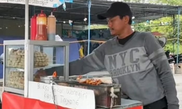 BERCITA-CITA KE TANAH SUCI SEJAK KECIL, PENJUAL BAKSO BAKAR INI AKHIRNYA BERANGKAT HAJI