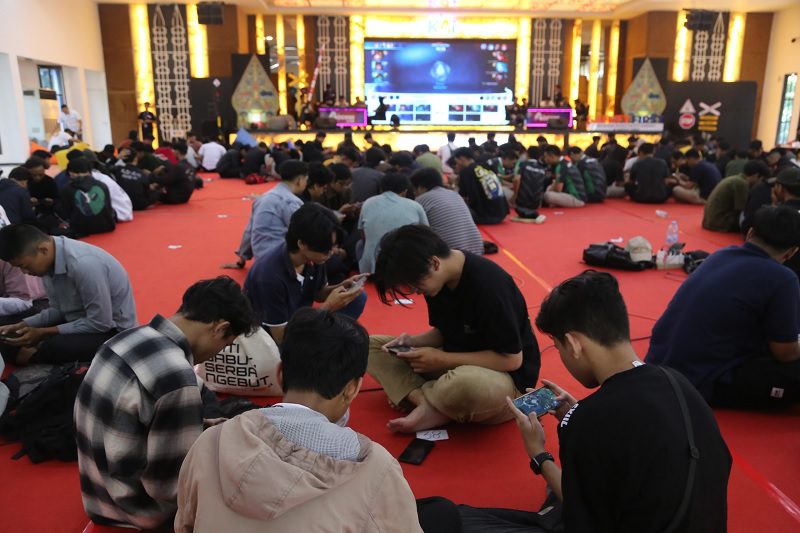 2445-KAI e-Sports KAI DAOP 8 SURABAYA GELAR TURNAMEN E-SPORTS