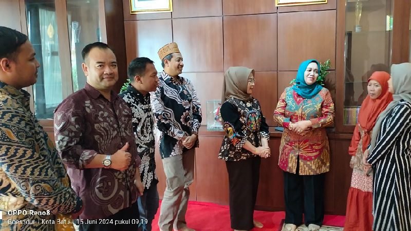 KOMNAS PA KOTA BATU AUDIENSI DENGAN TP PKK KOTA BATU