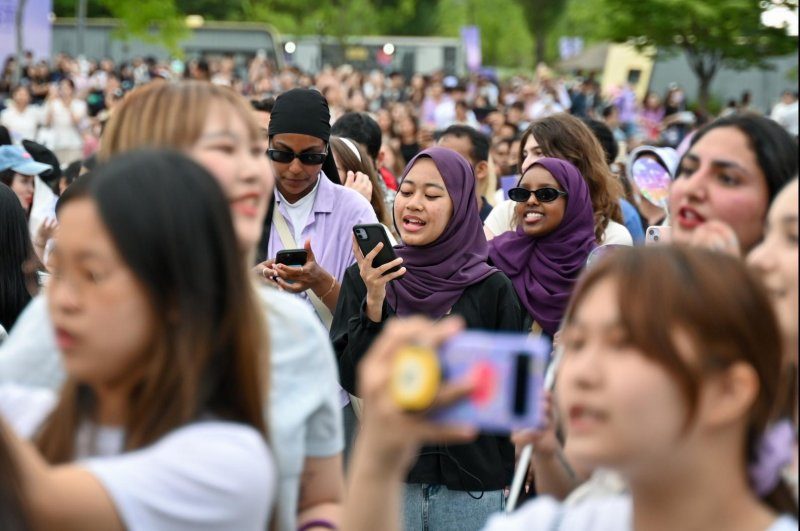 2543-Fans Kpop di Korea GENJOT KUNJUNGAN WISMAN, KORSEL LUNCURKAN VISA BARU UNTUK PESERTA PELATIHAN K-POP
