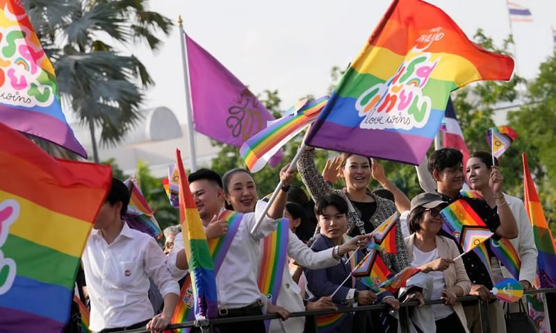 THAILAND LEGALKAN PERNIKAHAN SESAMA JENIS
