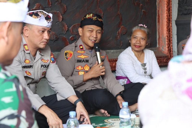 SERAP ASPIRASI MASYARAKAT, POLRES MALANG GELAR JUMAT CURHAT BERSAMA WARGA PAKISAJI