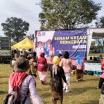 WARGA KEDUNG KANDANG RAMAIKAN SENAM KREASI KEBAYA DAN BAZAR UMKM