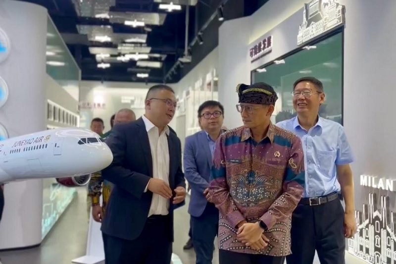 2625-Menparekraf Sandiaga Uno di Shanghai KUNJUNGI SHANGHAI, MENPAREKRAF JAJAKI KERJA SAMA PARIWISATA DENGAN TRIP.COM DAN JUNEYAO AIRLINES