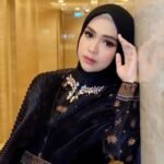 RIA RICIS JADI KORBAN PEMERASAN HINGGA 300 JUTA RUPIAH