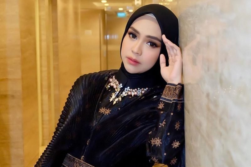 RIA RICIS JADI KORBAN PEMERASAN HINGGA 300 JUTA RUPIAH