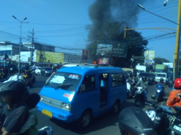 GARA-GARA OBAT NYAMUK, GUDANG RONGSOKAN DI BLIMBING TERBAKAR