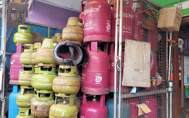 Tumpukan gas 3 kg kosong